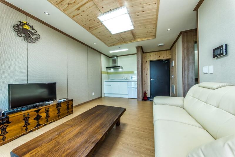 Sea And Wave Guest House Seogwipo Exterior photo